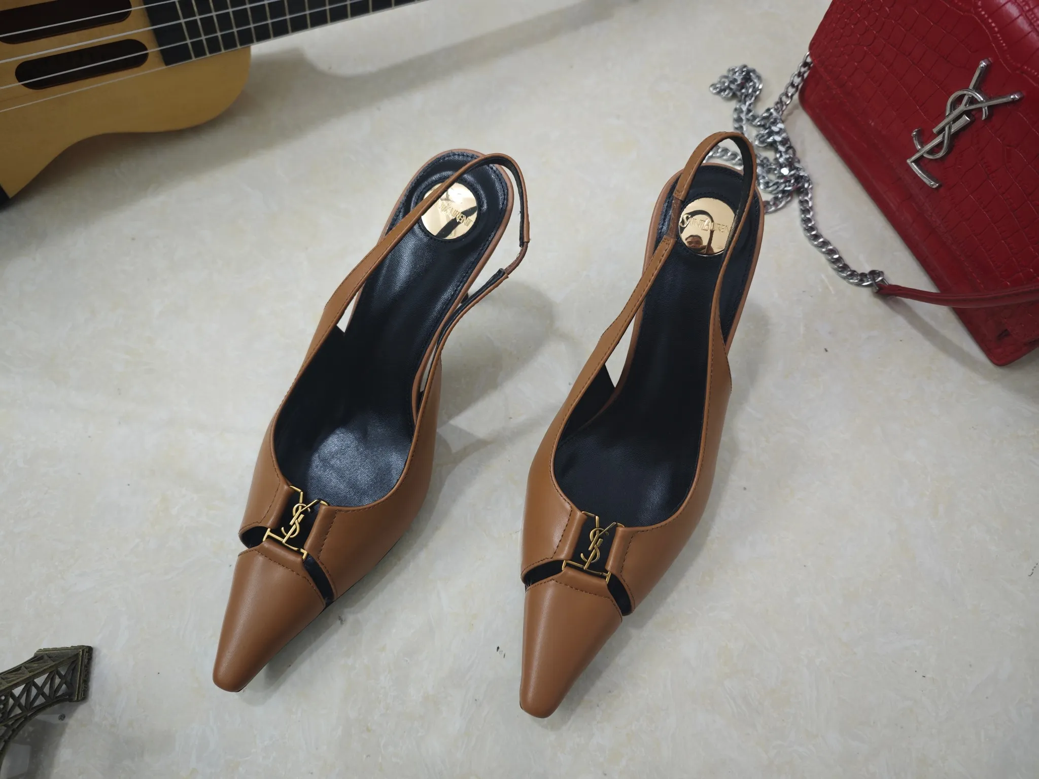 👟👟Ex-factory price 540👟👟【Saint Laurent】Yves Saint Laurent, high-heeled YSL high heels💃2025 early spring counter synchronizes the latest styles, YSL, decoration👠 Classic and high-quality glamorous masterpieces, the hottest autumn and winter series in the counter, with temperament, fashion, classic and attractive design style 😌The effect on the feet is particularly beautiful〰️, the materials are imported from Italy 🇮🇹 calf, imported black sheepskin, lining, and foot pads; sheepskin, stiletto high heels, size 35-41 (34.41.42 must be customized, non-refundable) outsole; imported genuine leather outsole, with full counter packaging